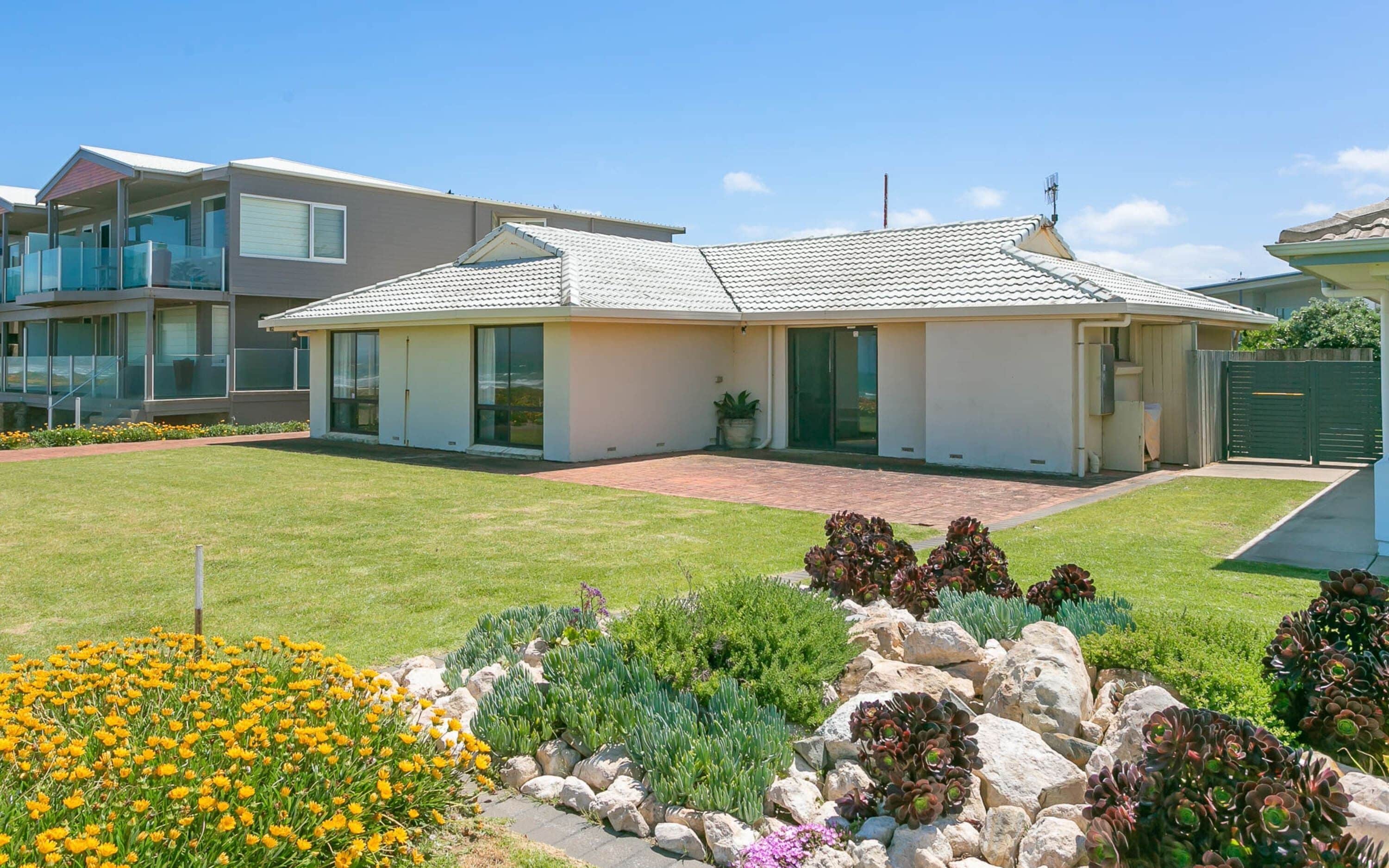 Sun and Surf Middleton-102 Surfers Pde -Waterfront