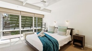 5 bedrooms, iron/ironing board, internet, bed sheets - Fairway View (FLINDERS)