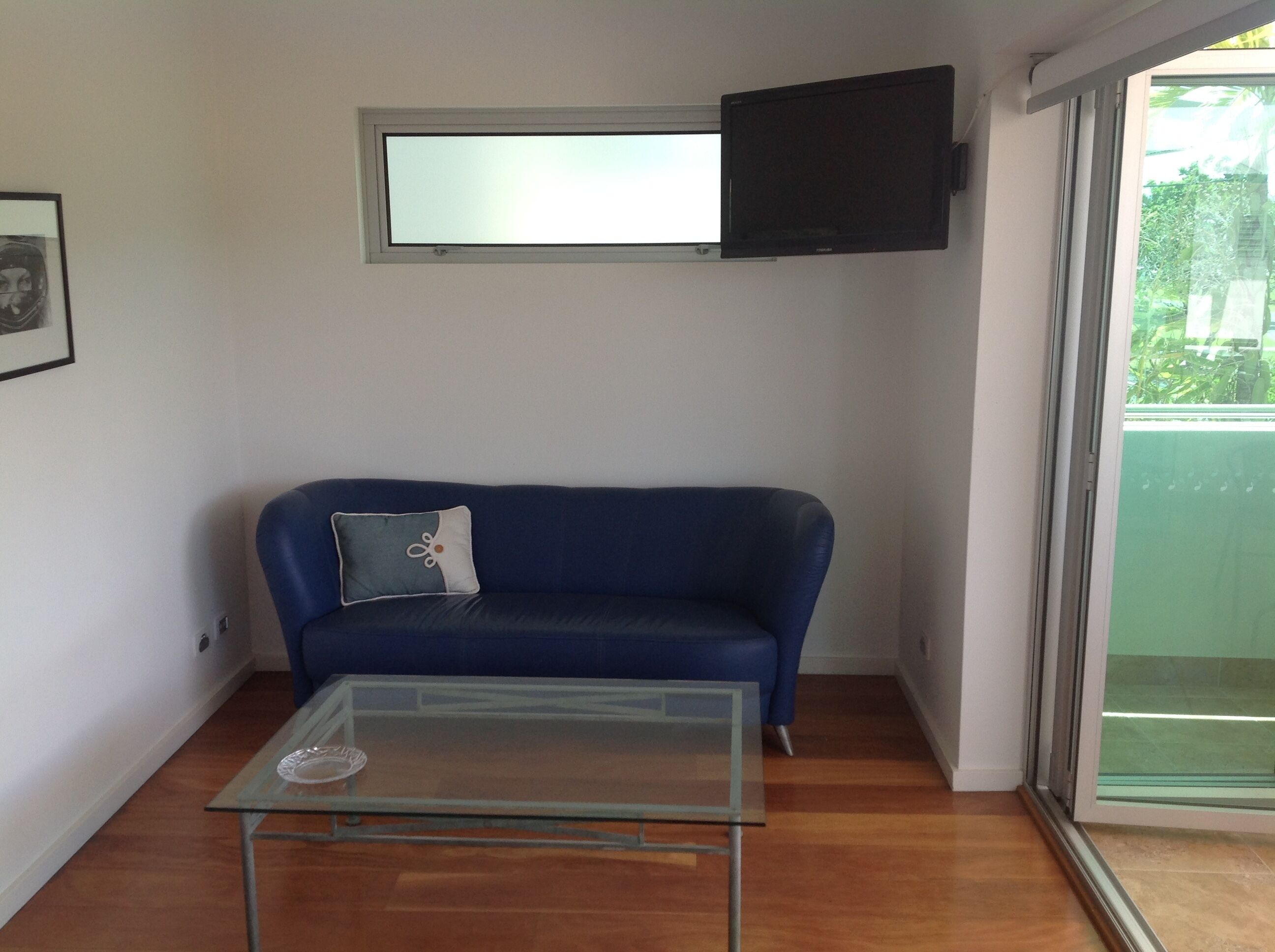 one of the finest private houses on the Esplanade Cairns great location. — image 14