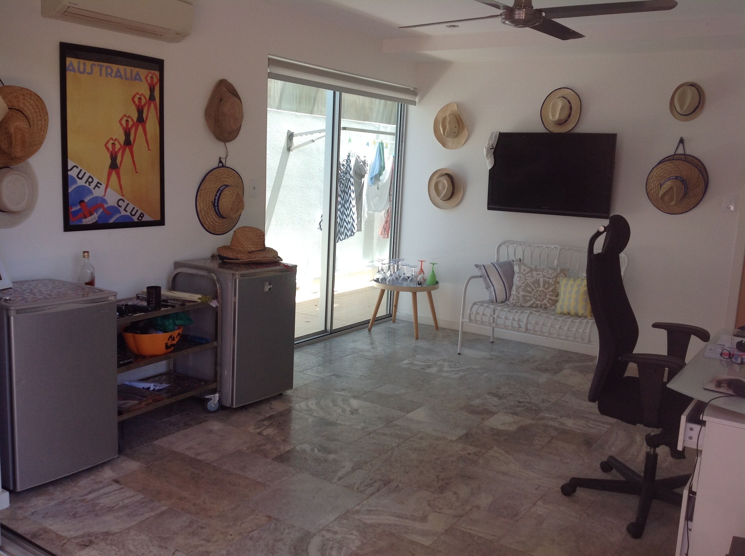 one of the finest private houses on the Esplanade Cairns great location. — image 16