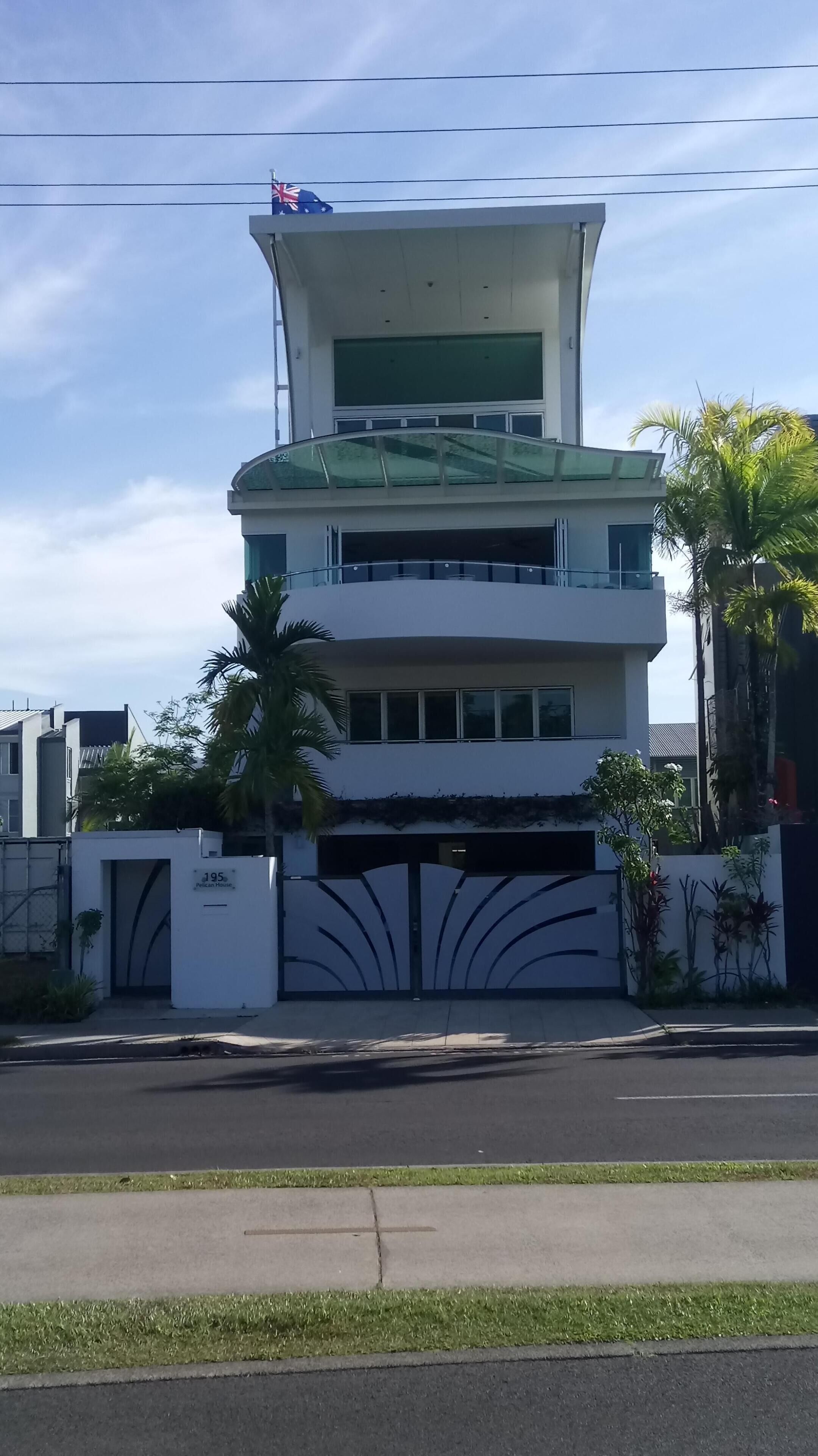 one of the finest private houses on the Esplanade Cairns great location. — image 18