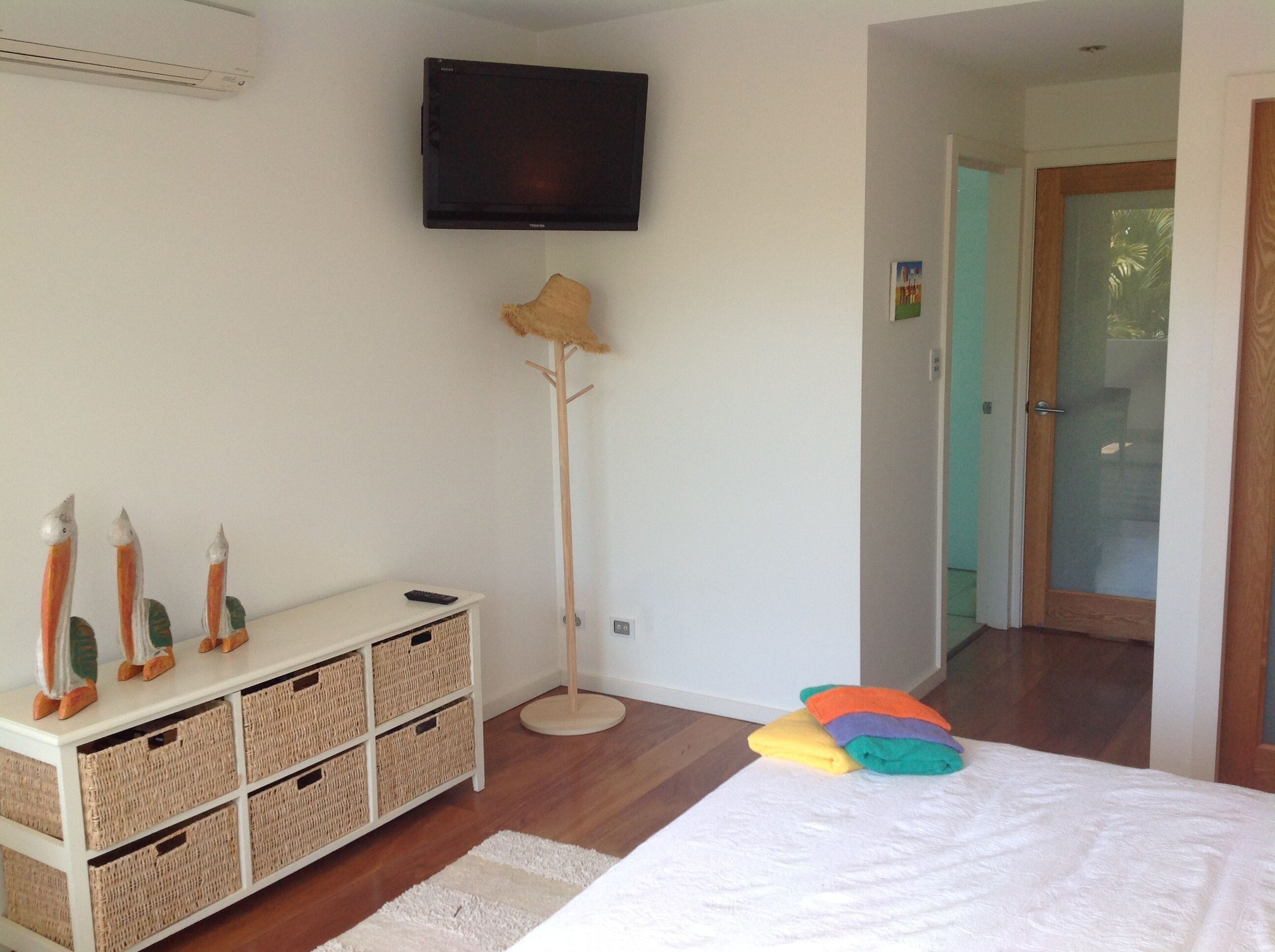 one of the finest private houses on the Esplanade Cairns great location. — image 13