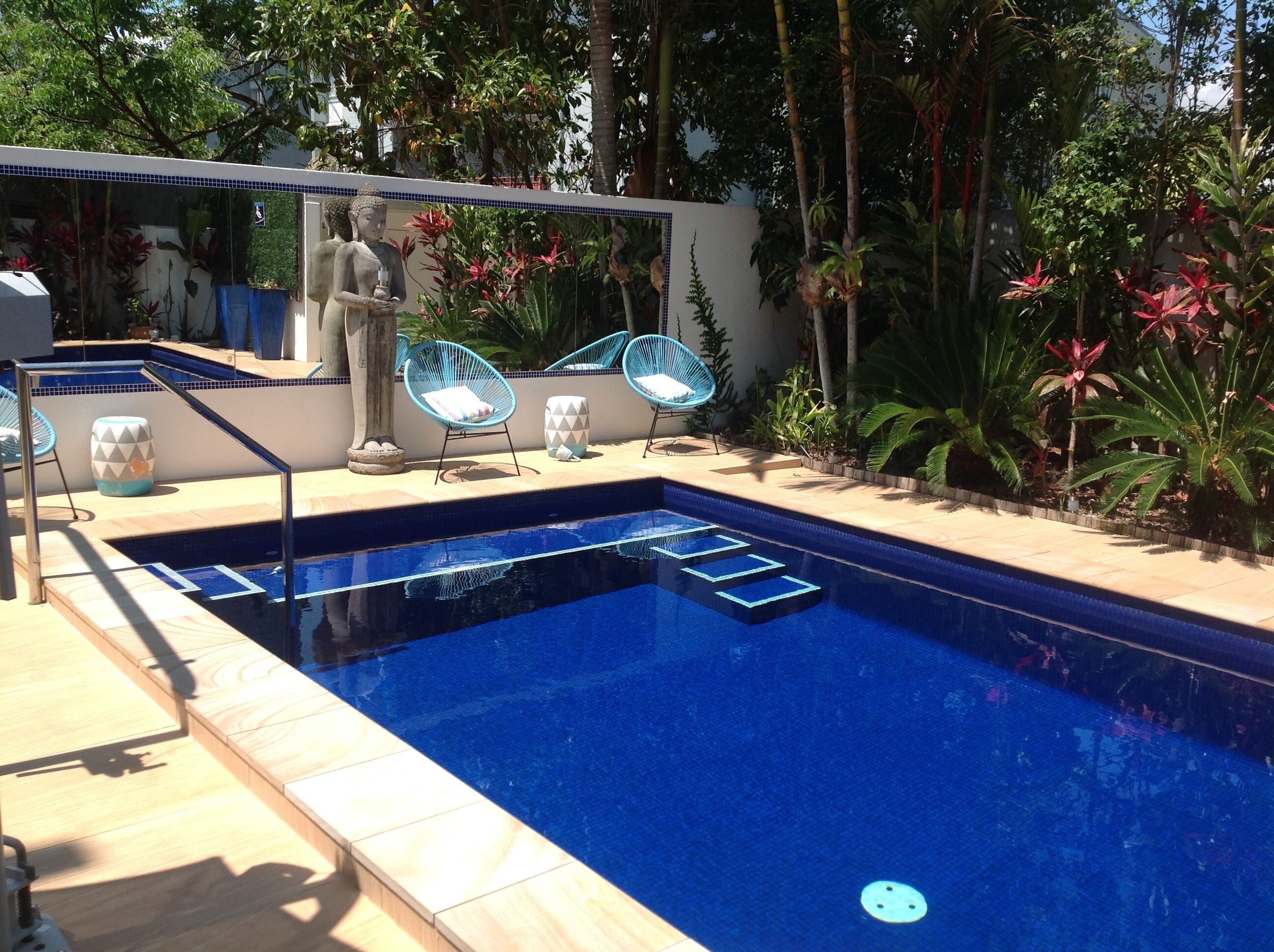 one of the finest private houses on the Esplanade Cairns great location. — image 3