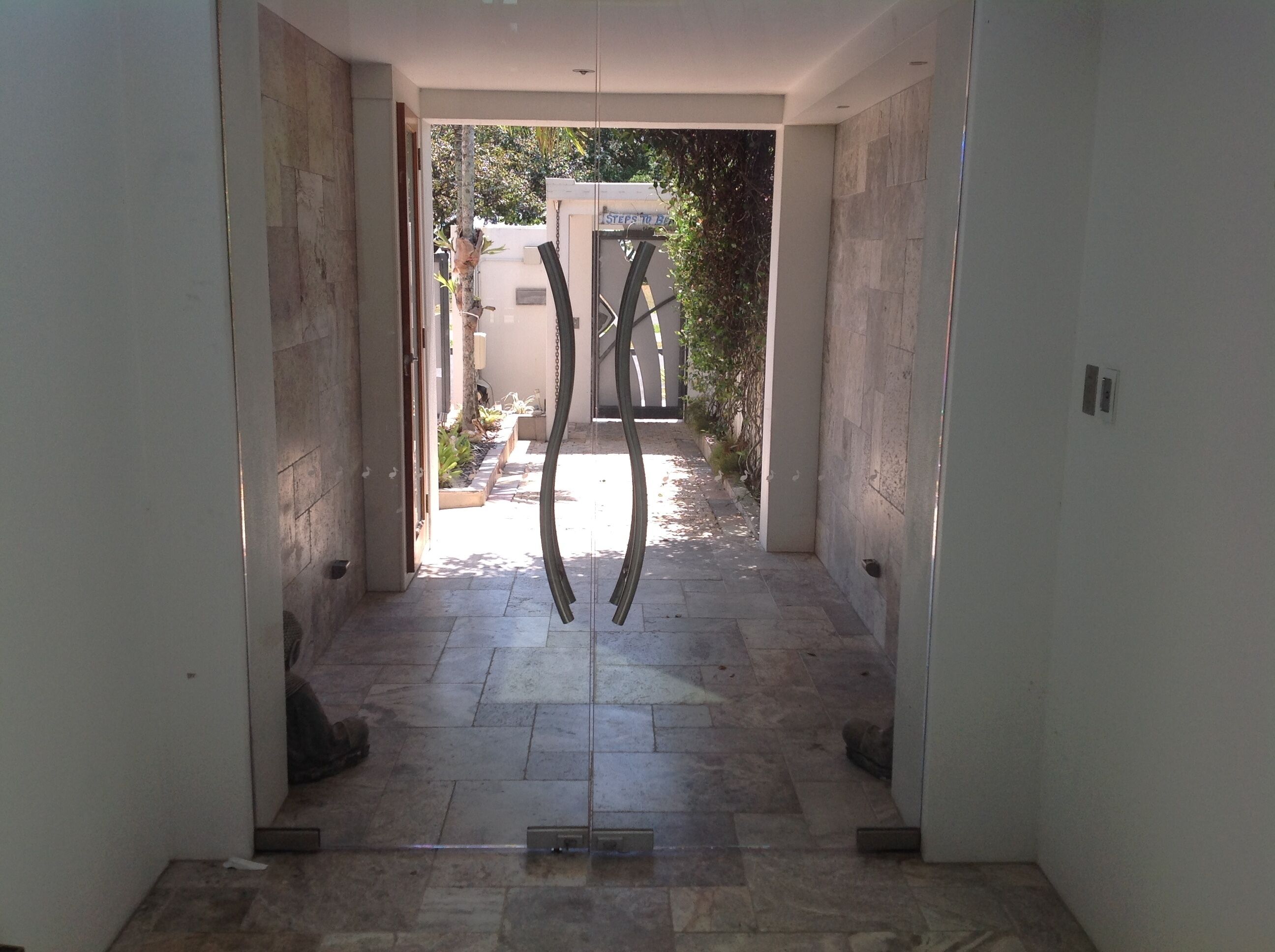 one of the finest private houses on the Esplanade Cairns great location. — image 19