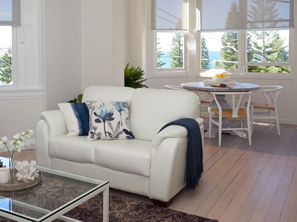 Boutique Coogee Beach Retreat with Ocean Views — image 7