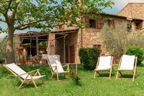 Il Casale con tre viste, a 360° panoramic view overlooking rural landscape