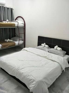 3 bedrooms, iron/ironing board, internet, bed sheets