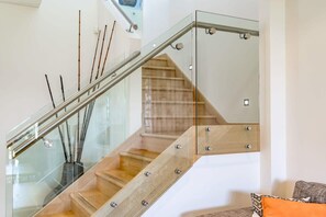 Interior - 52 Esplanade - Luxury - Seafront - Wi-Fi (Middleton)