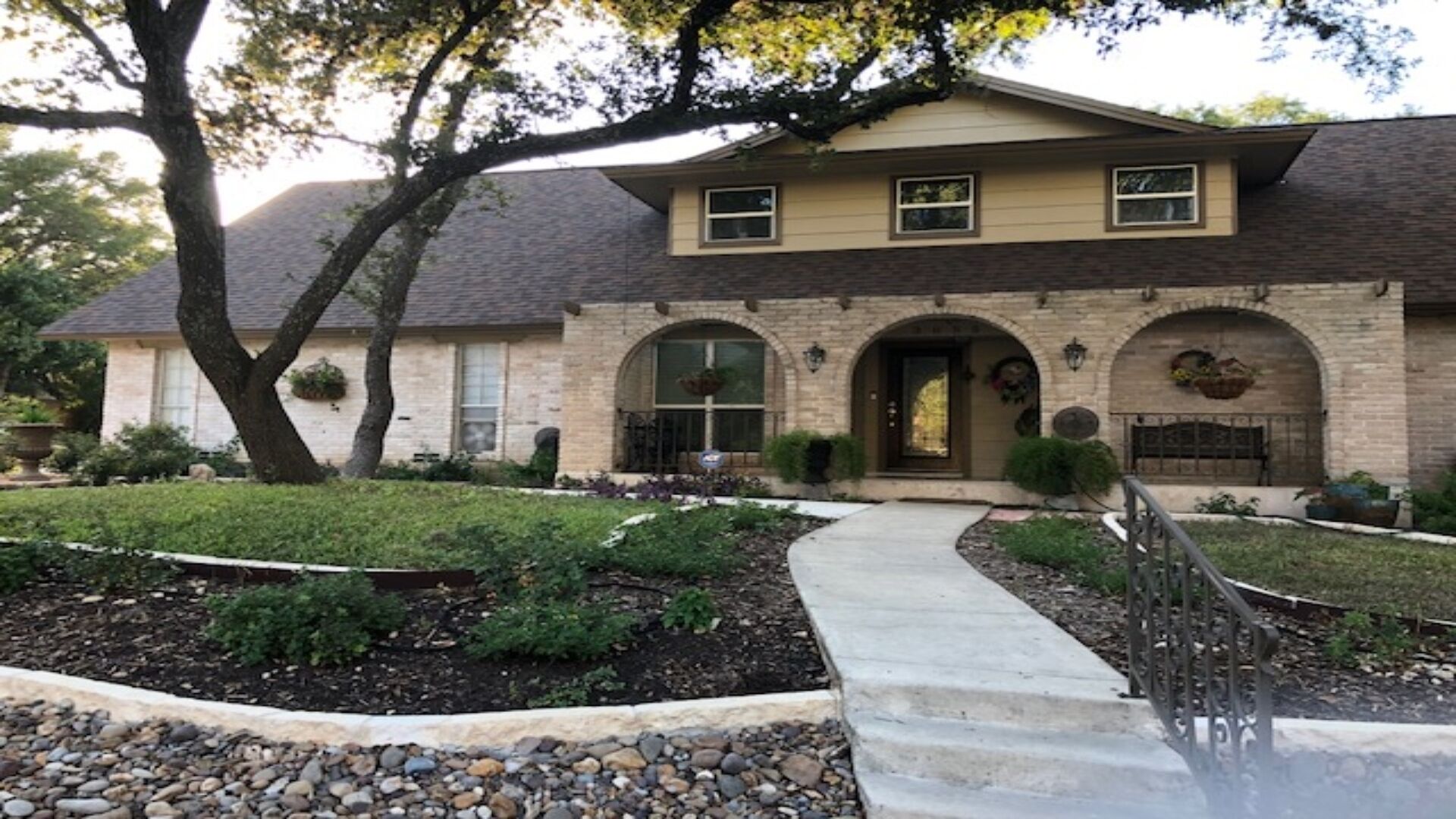 Chateau Home Apartment/private entrance