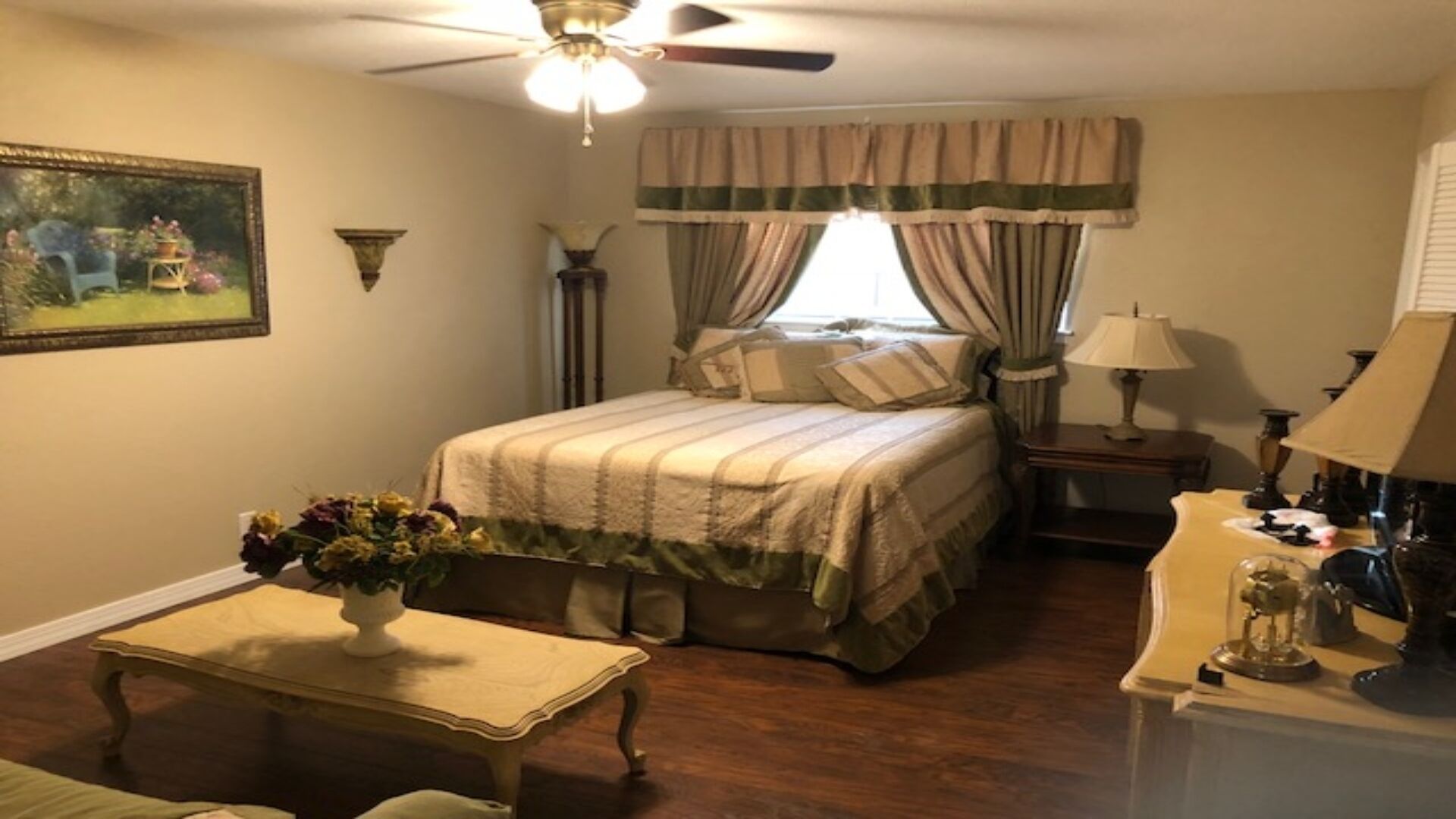 Chateau Home Apartment/private entrance