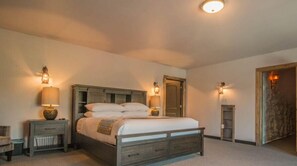 18 bedrooms, desk, iron/ironing board, travel crib