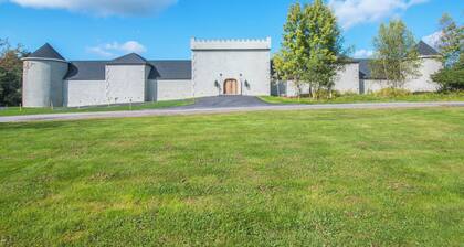 Majestic HILLTOP CASTLE, kaikki upouusi! TAINNUTUSTA !!! Ainutlaatuinen!