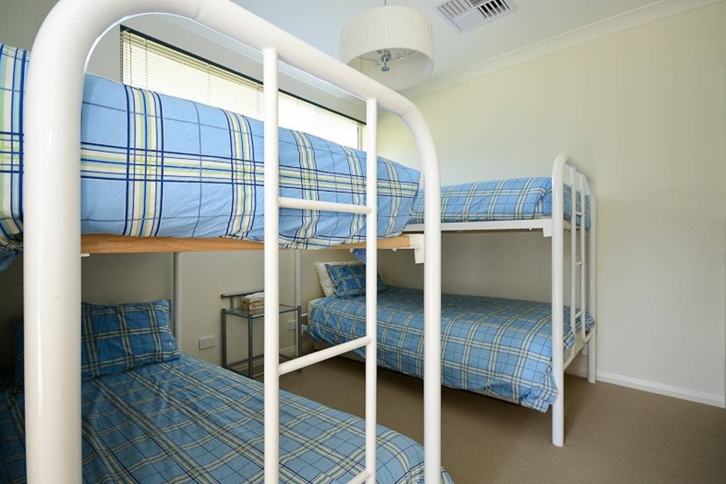 23 Hayward - Wi-Fi - Ocean Front — image 10