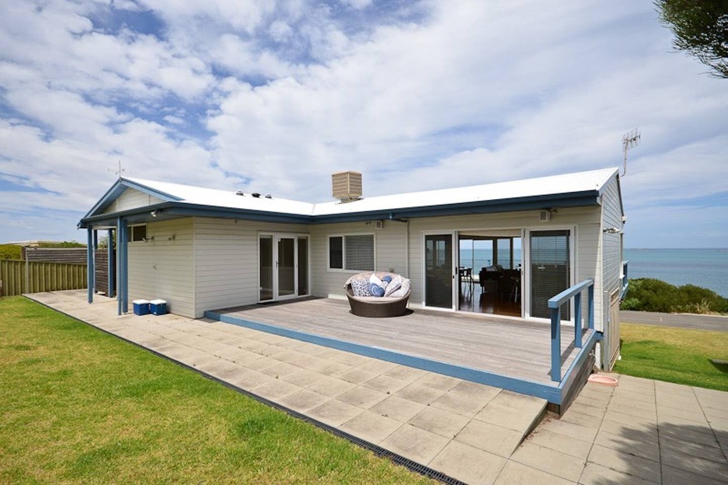 23 Hayward - Wi-Fi - Ocean Front — image 4