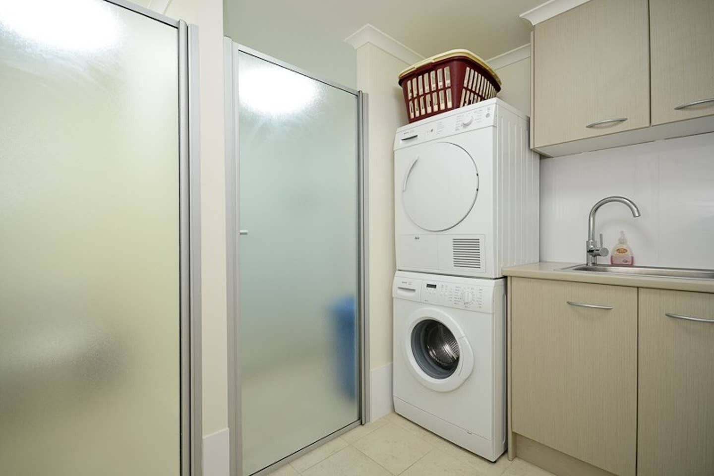 23 Hayward - Wi-Fi - Ocean Front — image 11