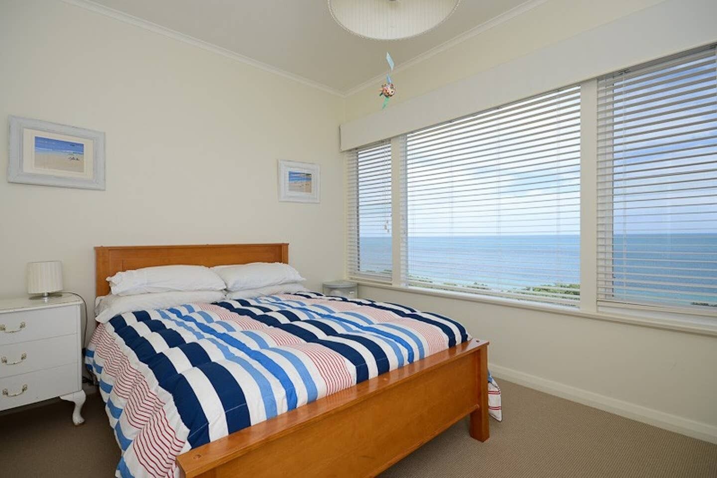 23 Hayward - Wi-Fi - Ocean Front — image 9