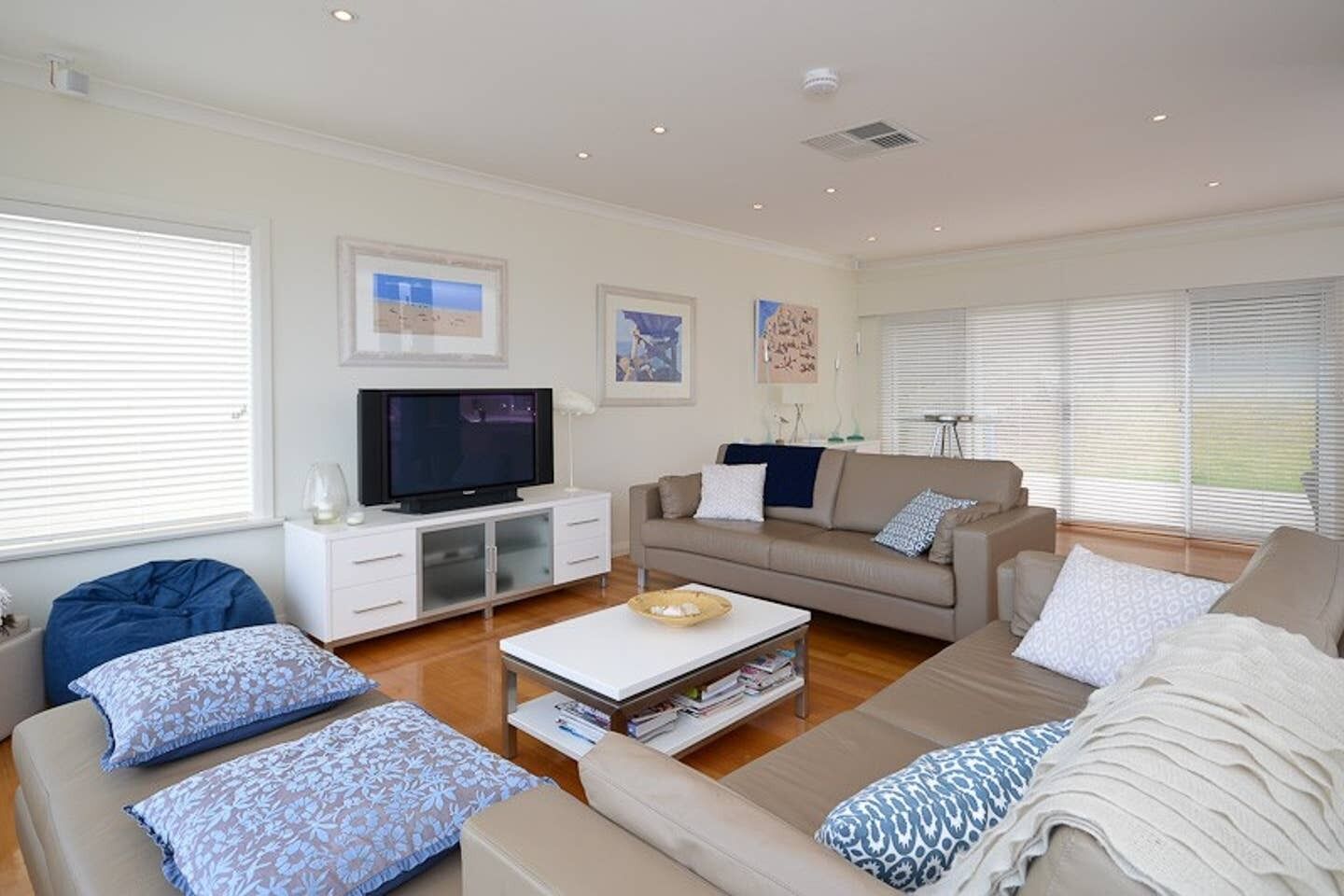 23 Hayward - Wi-Fi - Ocean Front — image 8