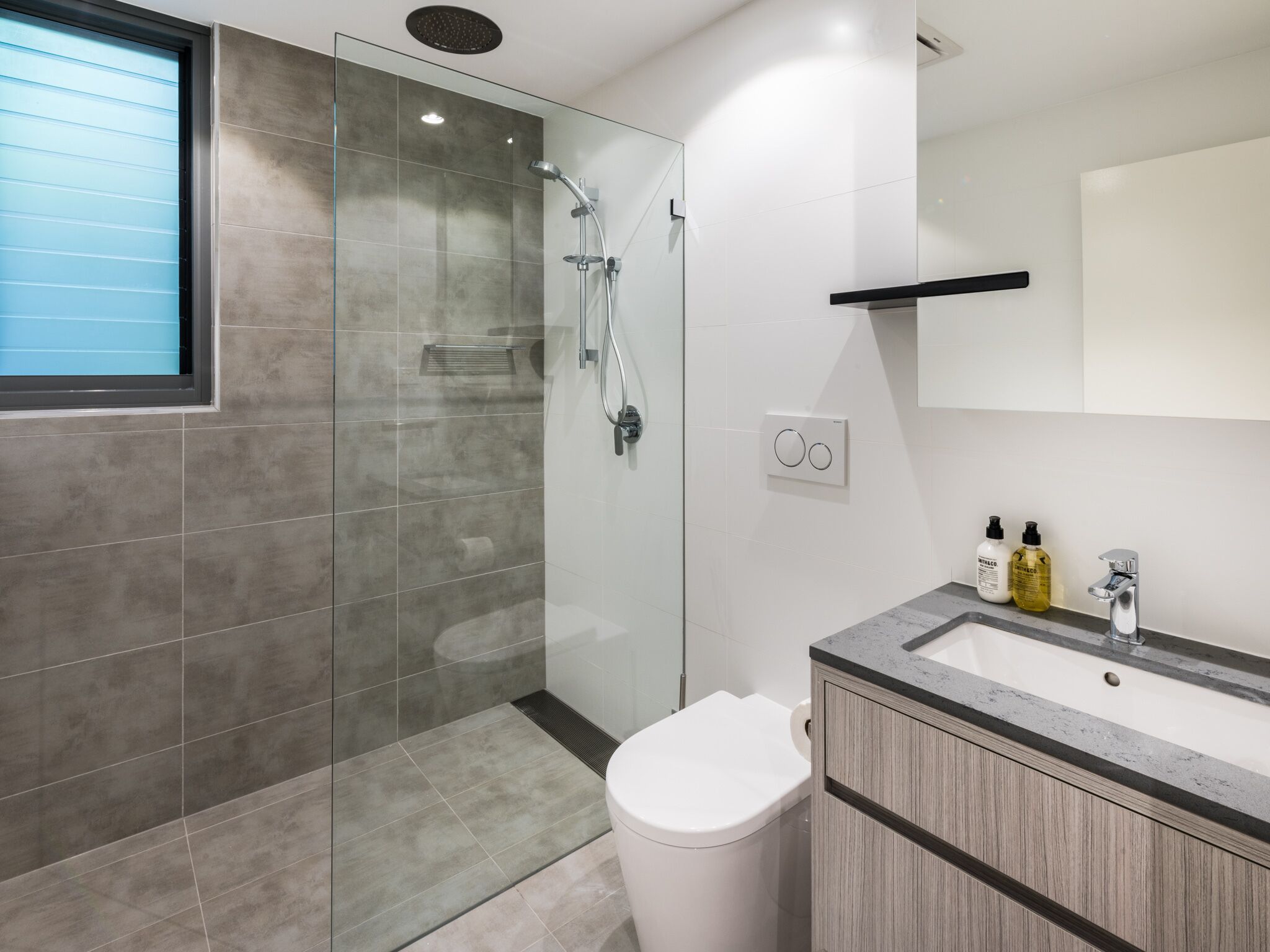 Premium Beachside apartment living in Coogee- E5 — image 8