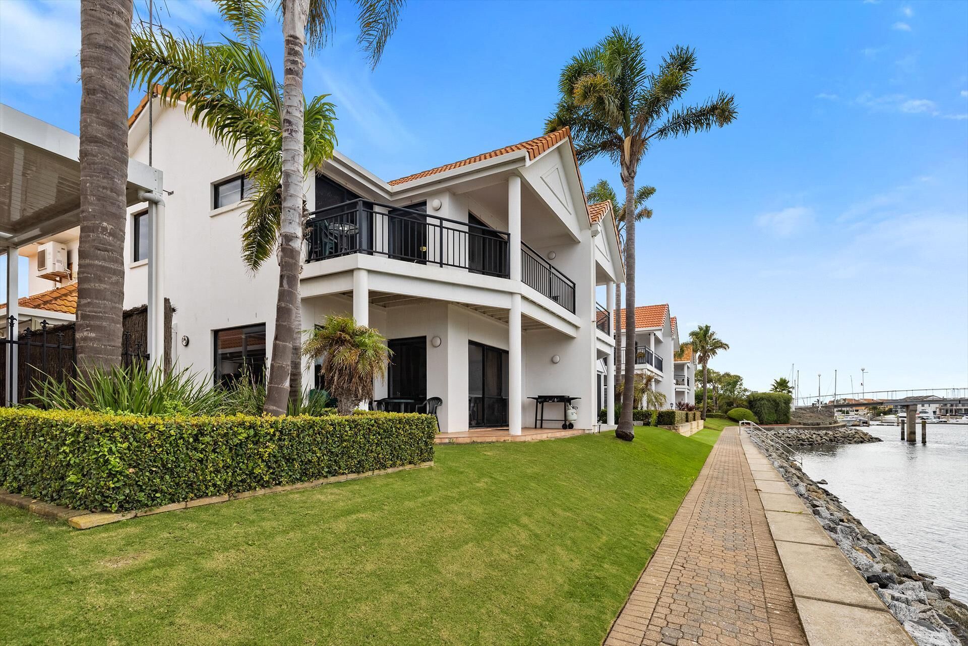 Waterfront apartment, located in the centre of Lincoln Cove Marina Port Lincoln