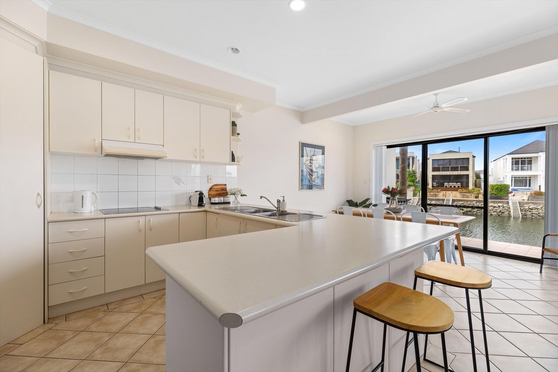 Waterfront apartment, located in the centre of Lincoln Cove Marina Port Lincoln