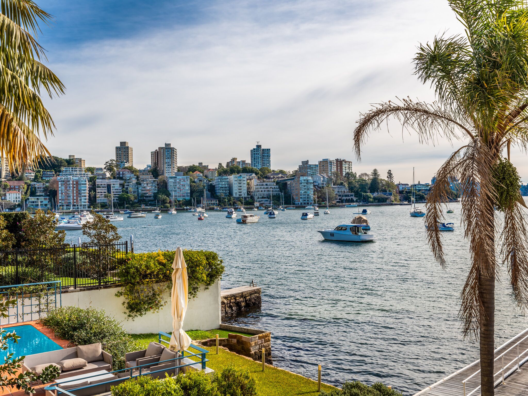 Magnificent Art Deco Waterfront apartment on the edge of Redleaf Beach — image 19