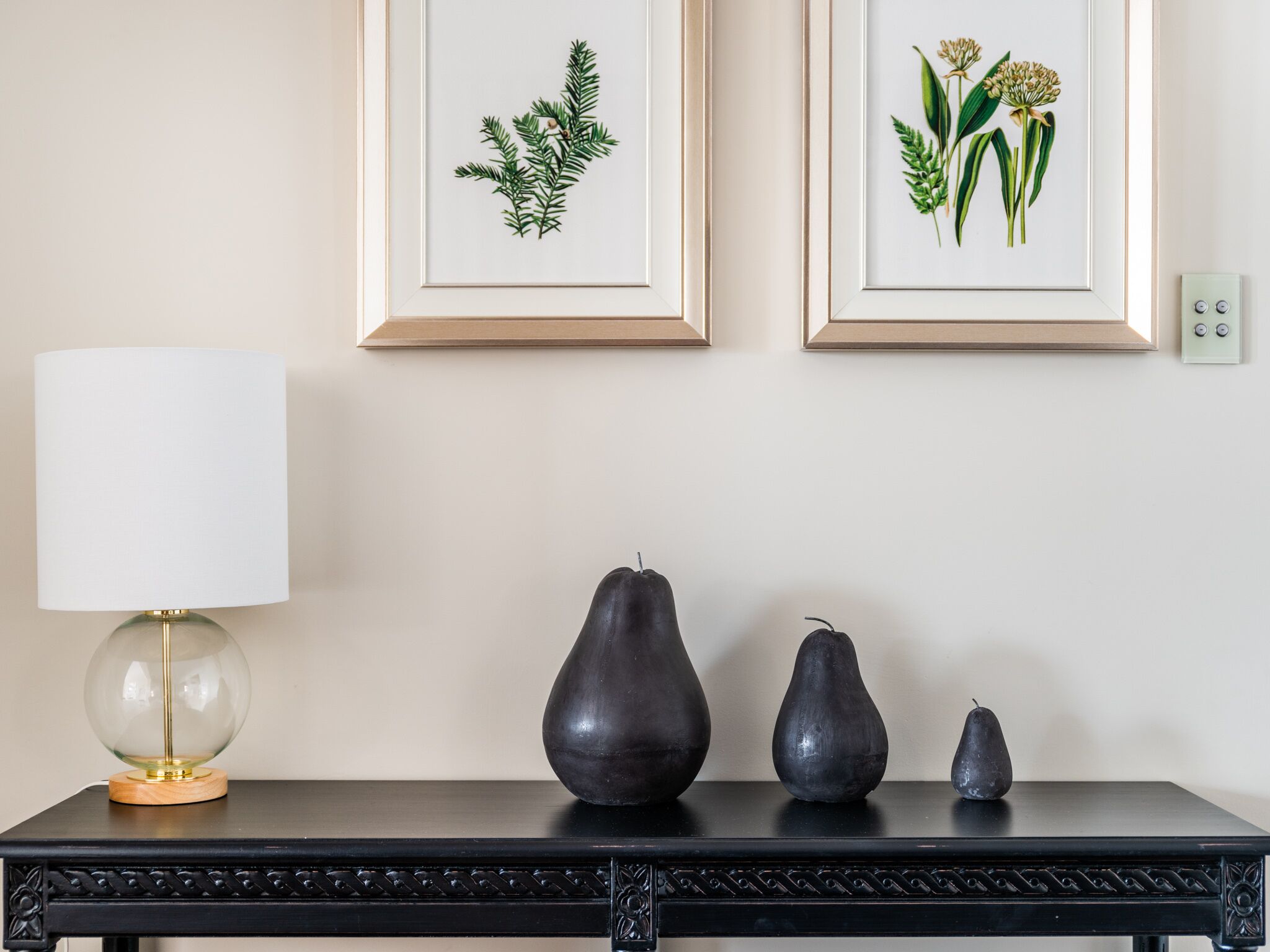 Magnificent Art Deco Waterfront apartment on the edge of Redleaf Beach — image 5