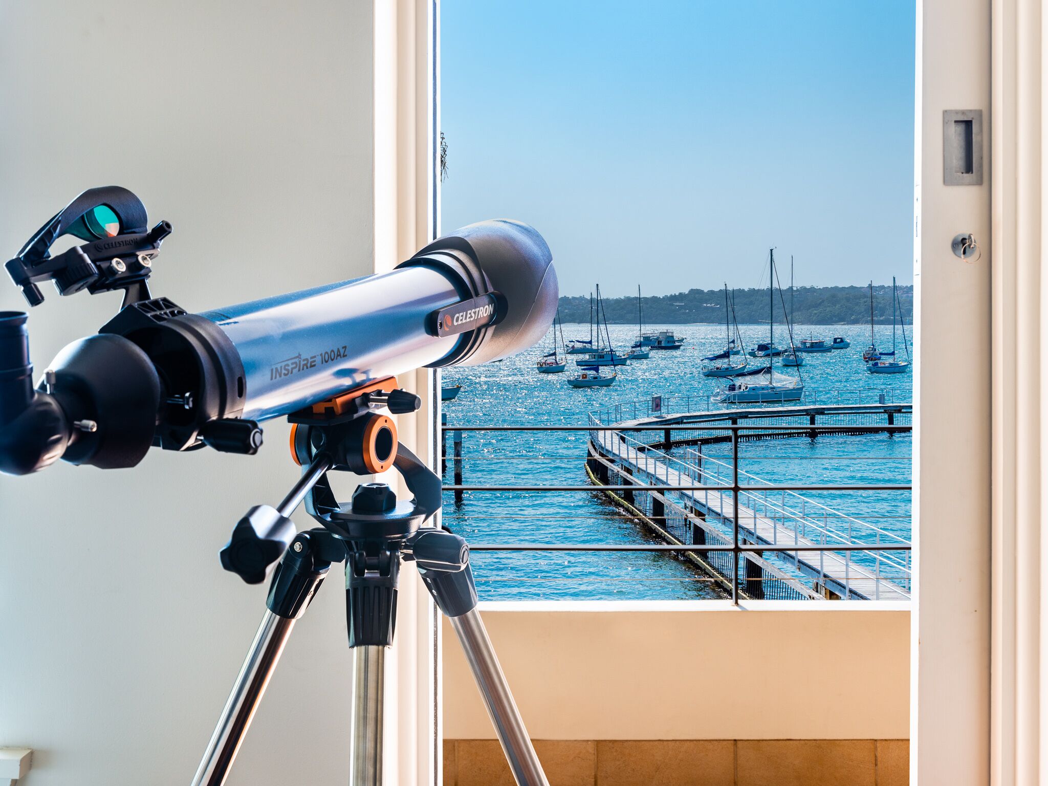 Magnificent Art Deco Waterfront apartment on the edge of Redleaf Beach — image 2