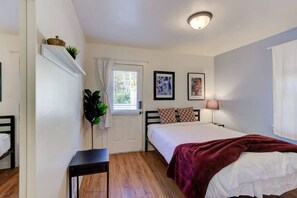 1 habitación, tabla de planchar con plancha, wifi y ropa de cama 