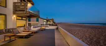 Moderni suunnittelija Beach House hiekalla