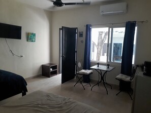 1 slaapkamer, een strijkplank/strijkijzer, wifi, beddengoed