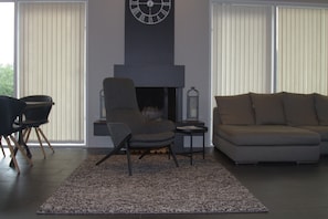 Smart TV, fireplace, DVD player
