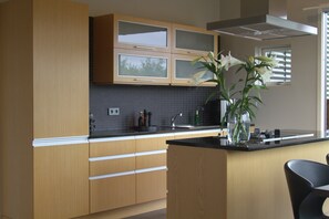 Réfrigérateur, four, plaque de cuisson, lave-vaisselle