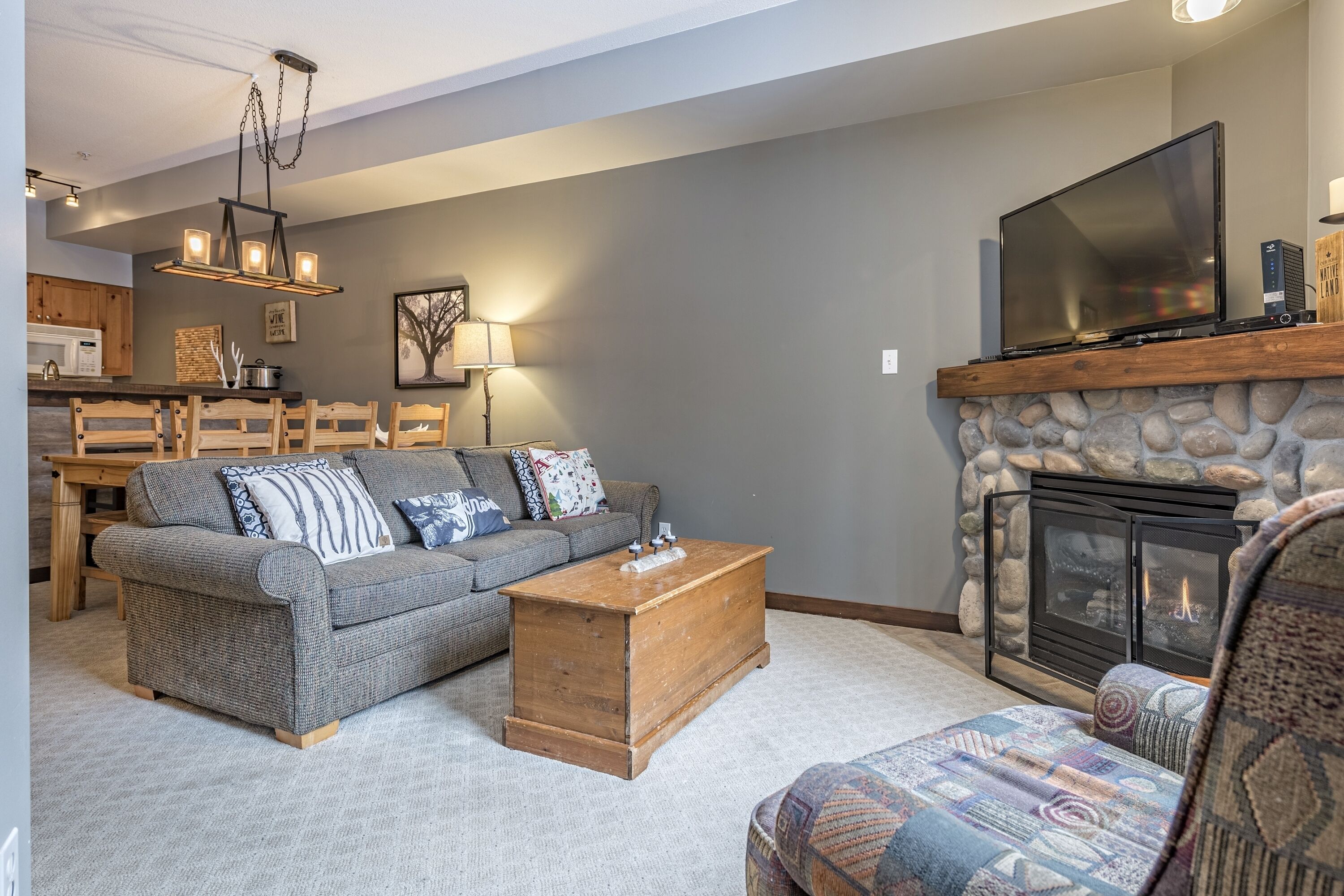 Beautiful Ground Floor Condo - Ski in/out from the Door - Pet Friendly!!