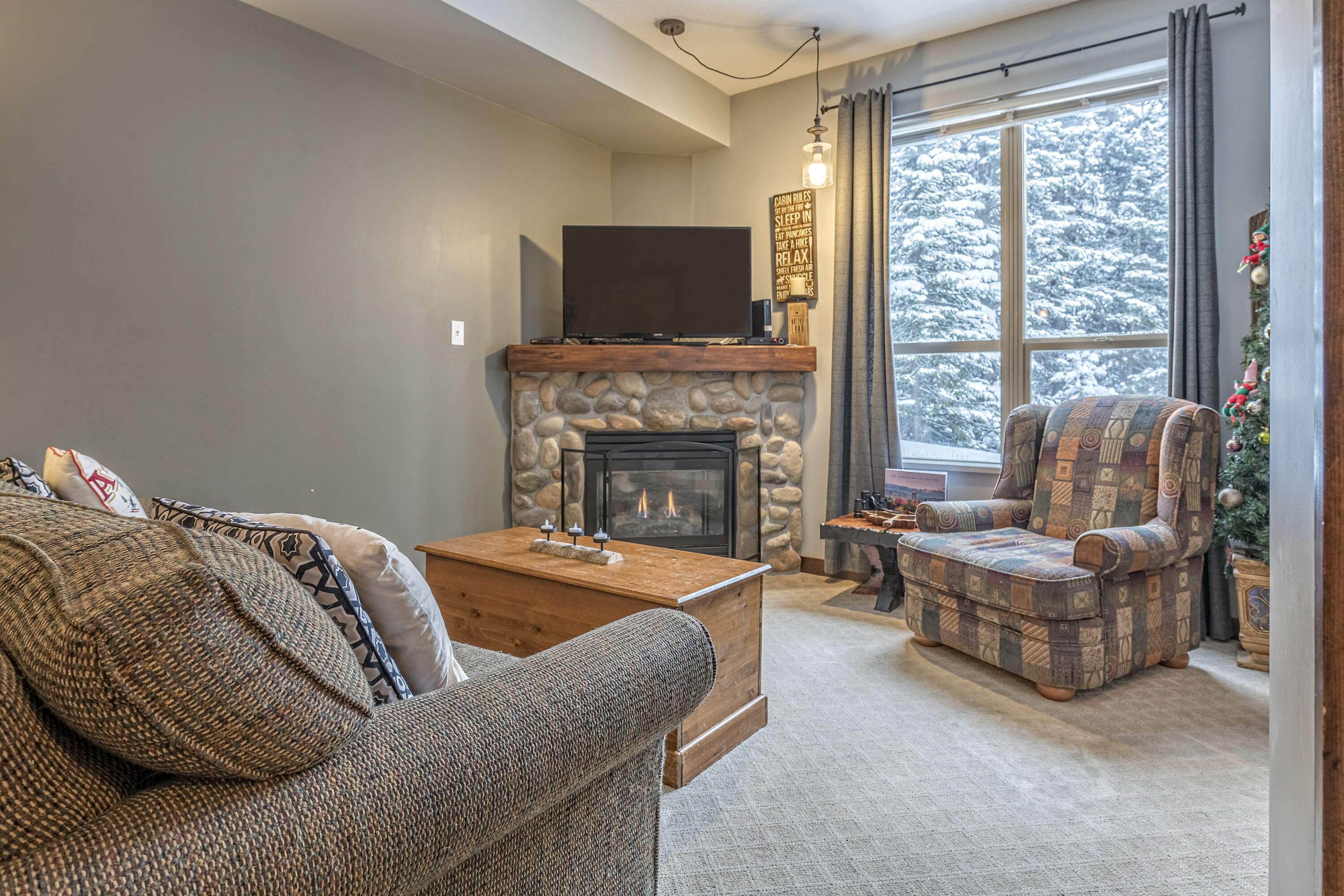 Beautiful Ground Floor Condo - Ski in/out from the Door - Pet Friendly!!