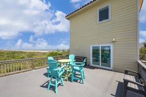 Outdoor dining - Beach house with a beach front view and dog friendly limited to 25 lbs.. (Galveston)
