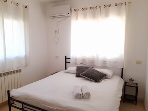 5 bedrooms, WiFi, bed sheets - Villa Birkata- Beutiful 5 BD Country house ,Family friendly, Privat pool . (shomera)