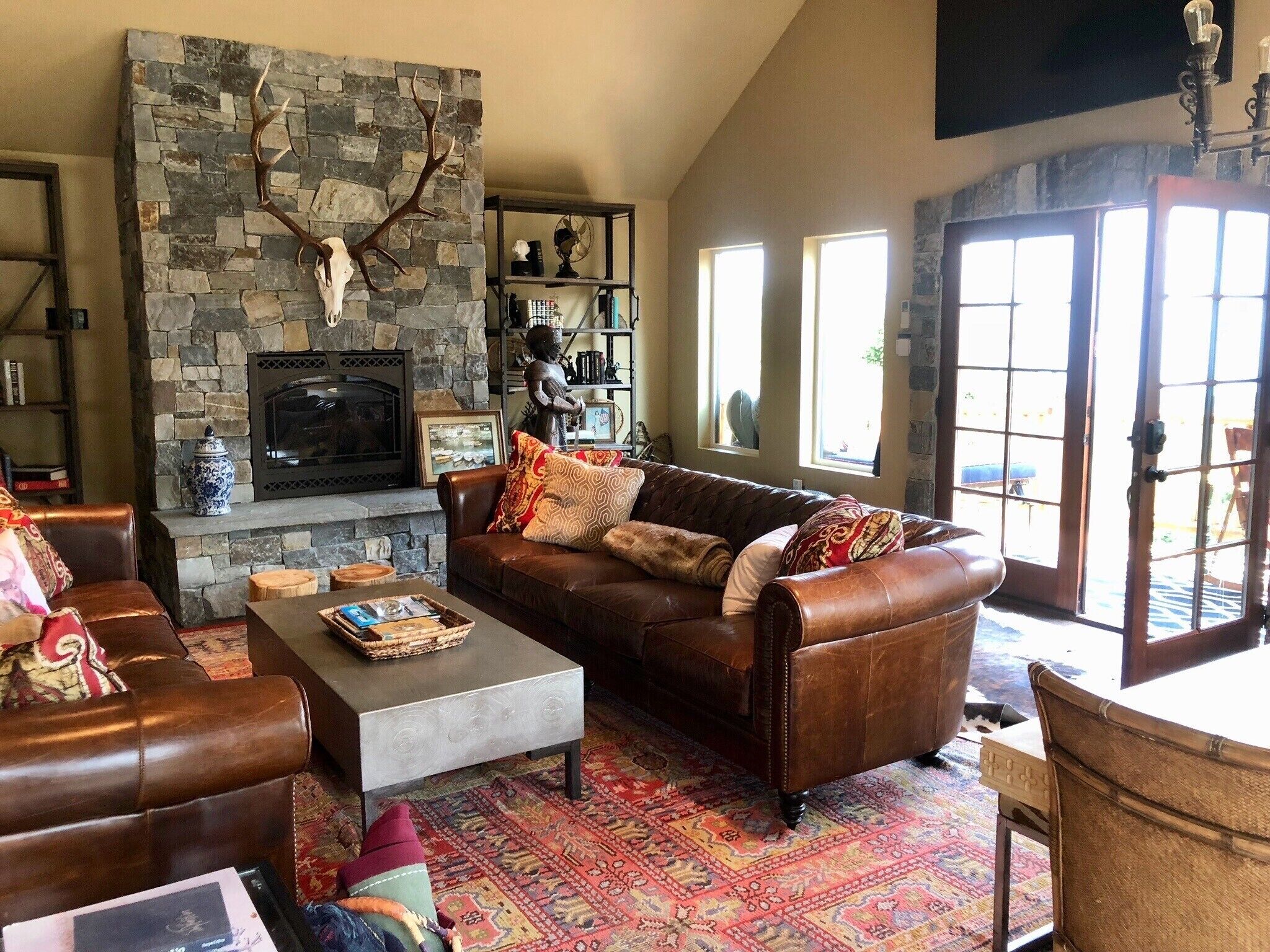 5 Star Private Gated 2 Bedroom 3 Bath Estate Lodge Chefs Kitchen Lake Views