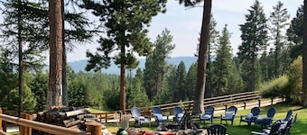 5 Star Private Gated Luxury 3 King Bedroom Estate Lodge Lake Views EV Charger