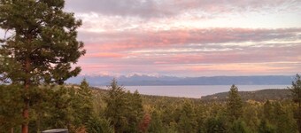 5 Star Private Gated Luxury 3 King Bedroom Estate Lodge Lake Views EV Charger