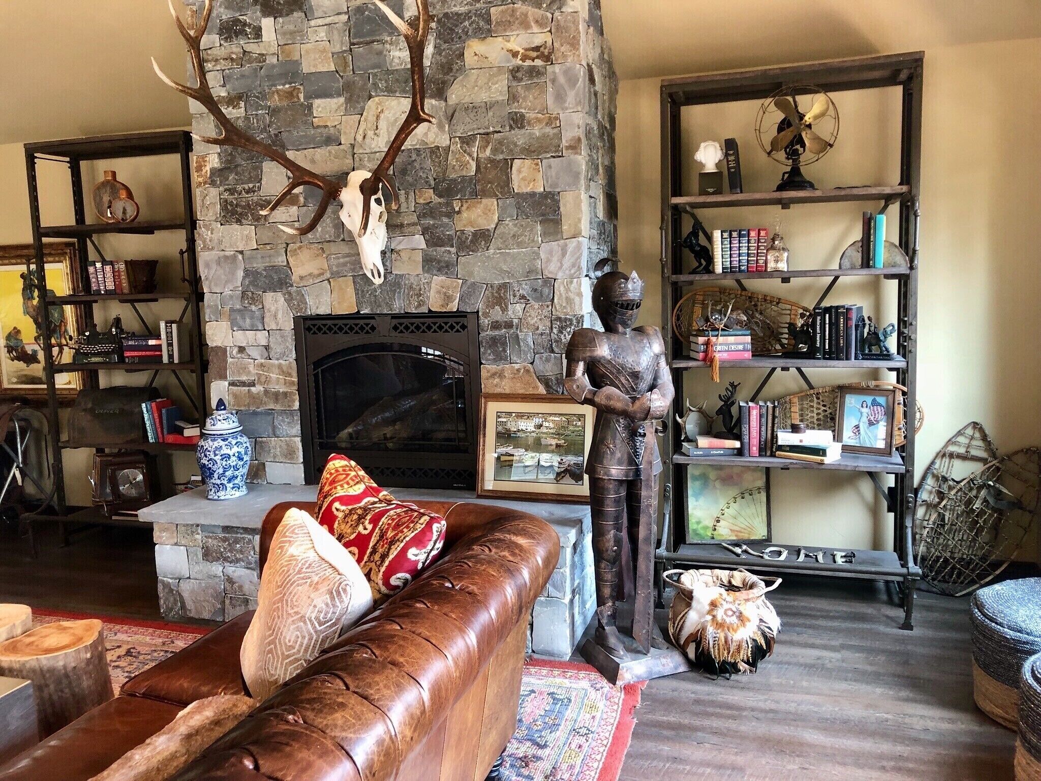 5 Star Private Gated 2 Bedroom 3 Bath Estate Lodge Chefs Kitchen Lake Views