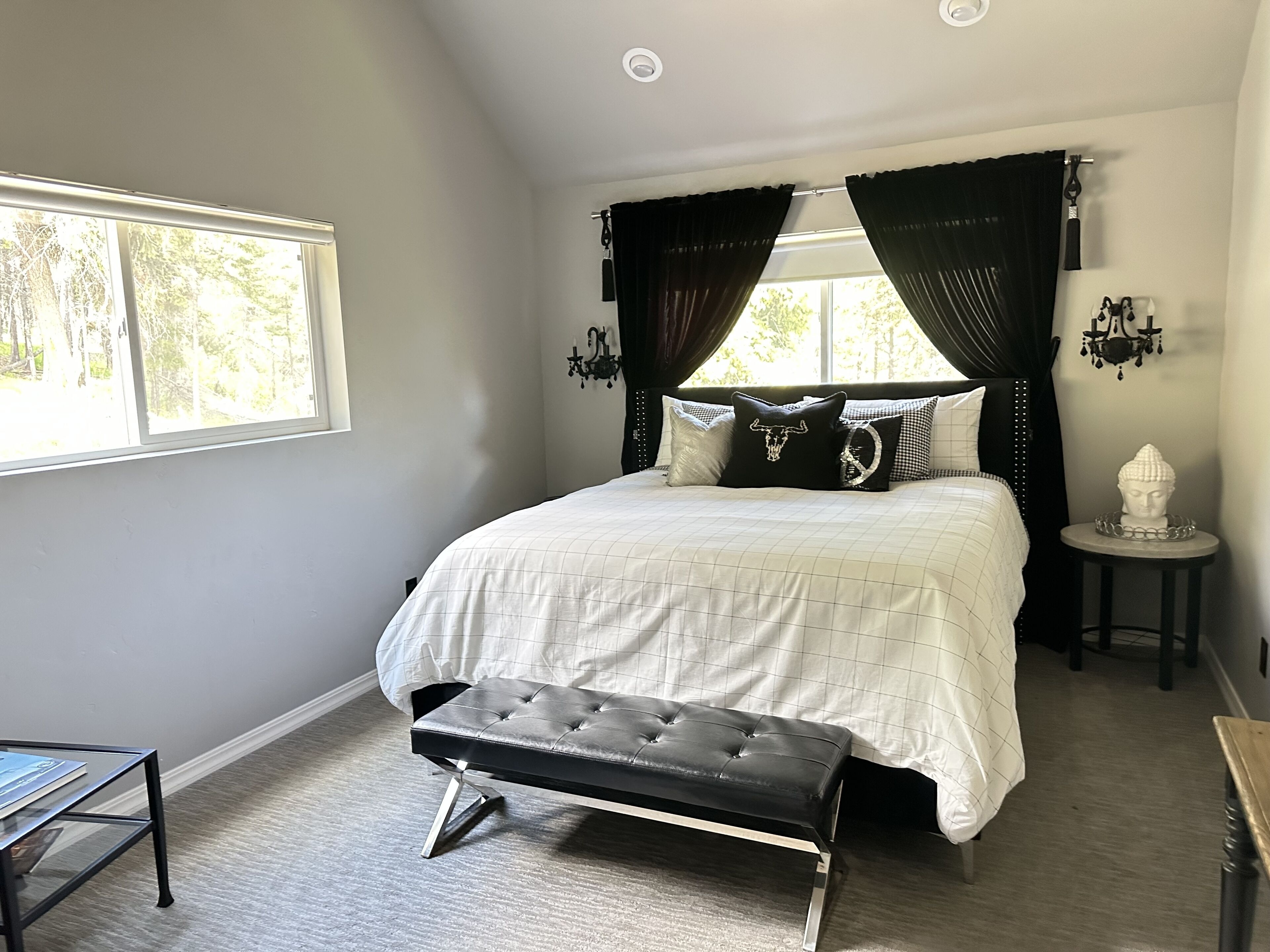 3 bedrooms, in-room safe, iron/ironing board, travel crib