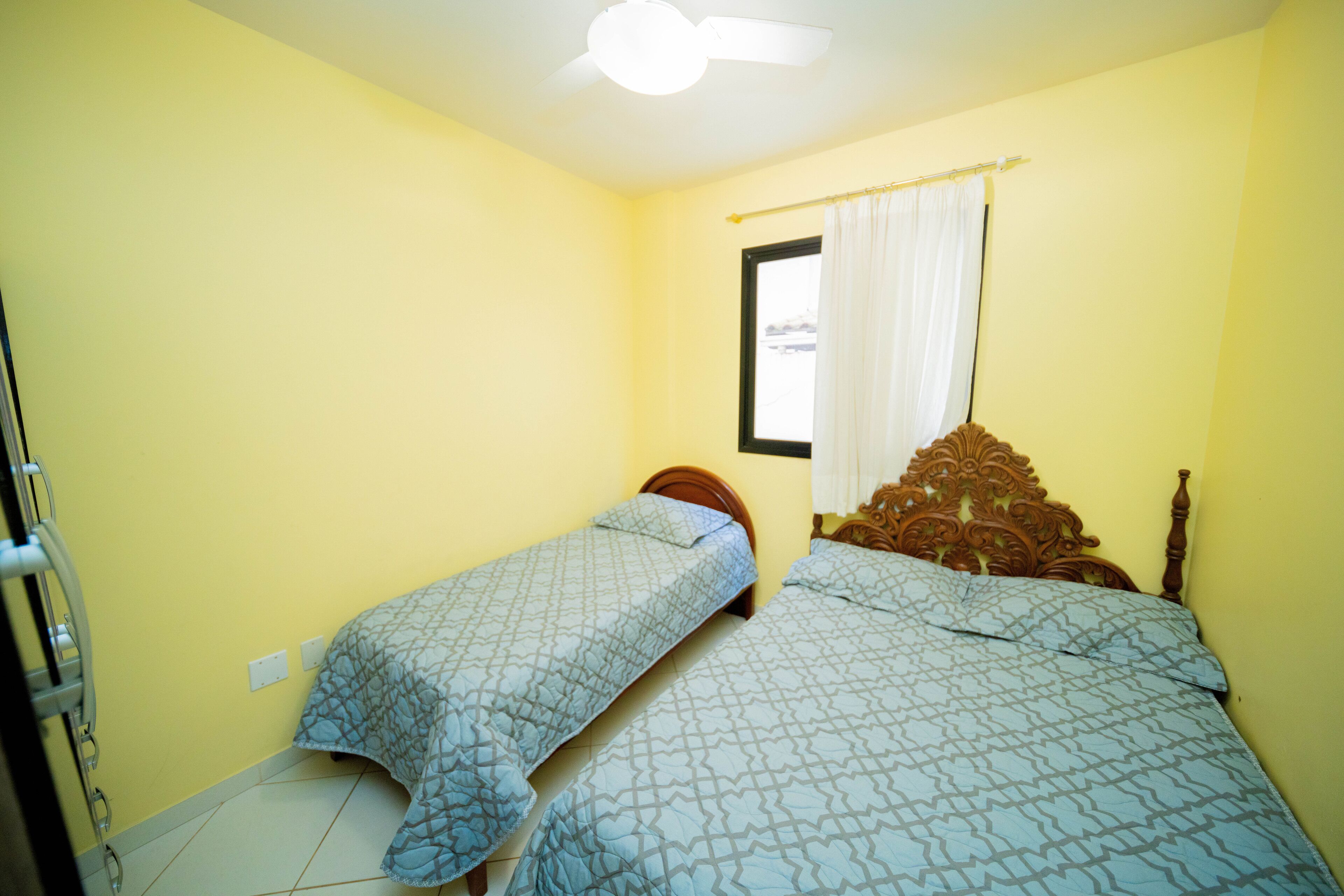 Apt with air cooled 2 Bedrooms, Furnished, garage, 200m from the Beach, 8 people