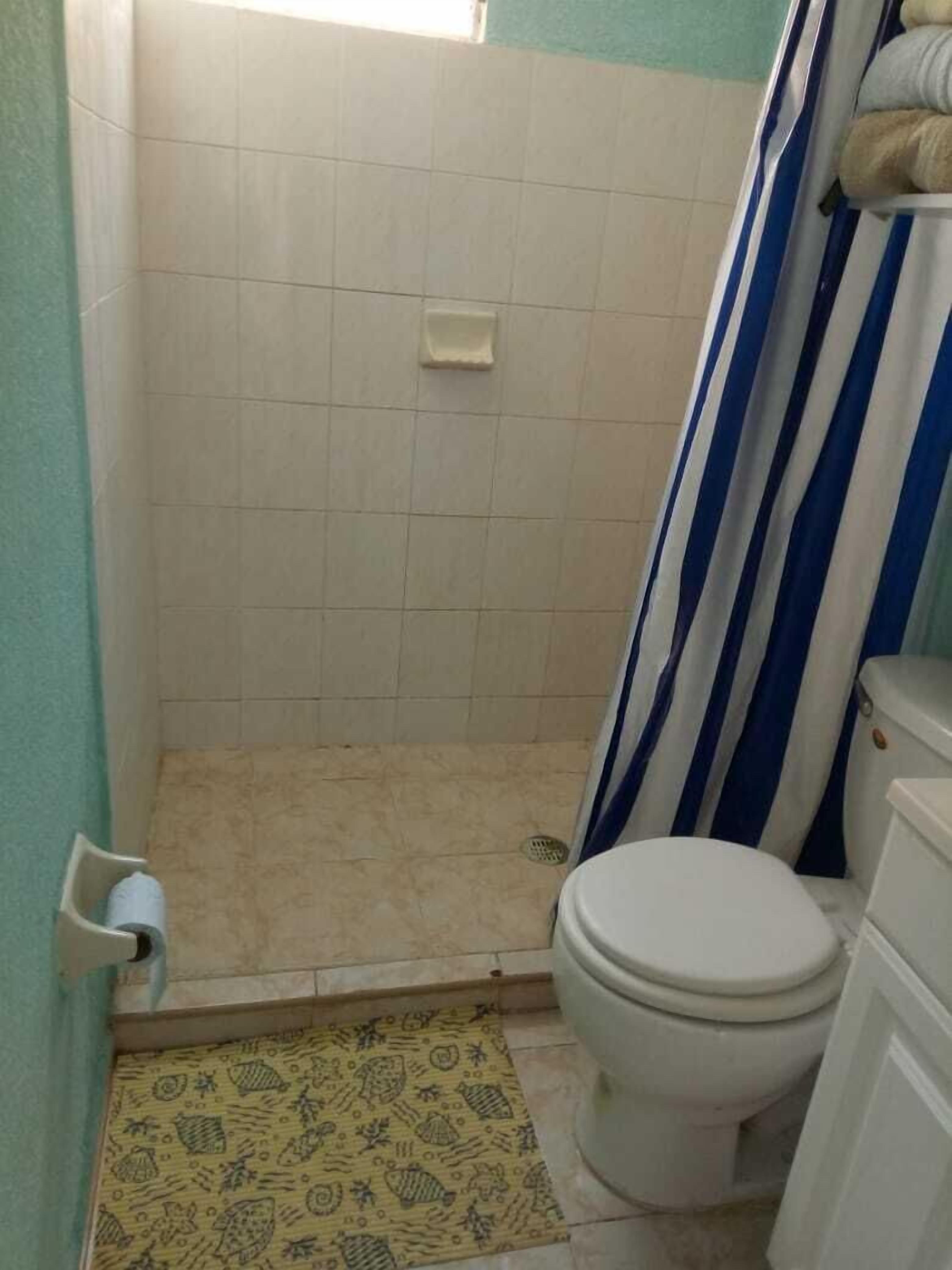 Preciosa Casa en Fraccionamiento exclusivo y vecindario tranquilo.
