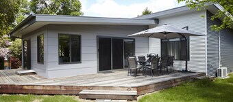 Cuballa - Just a few minutes flat walk to town & the river .Modern clean house