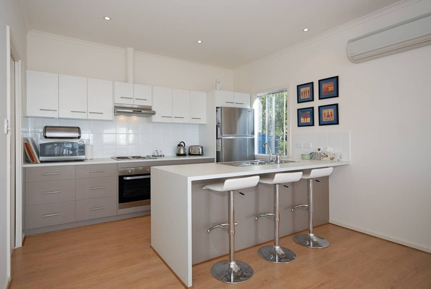 13 Olivebank - Ocean Views — image 7