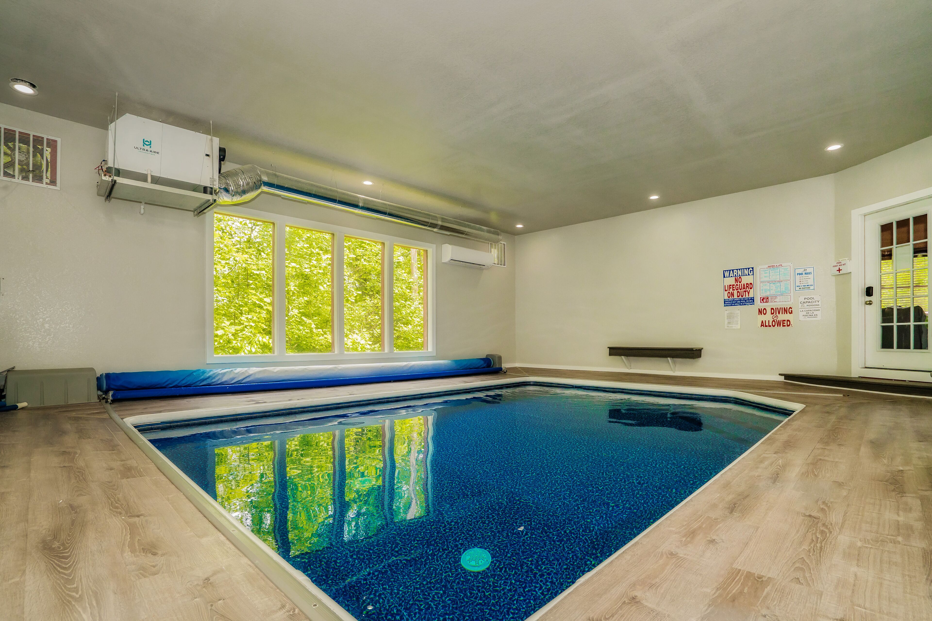 Poolin Paradise: Indoor-Pool! Home Theater, Game Room, Fire Pit, Perfect for large groups!