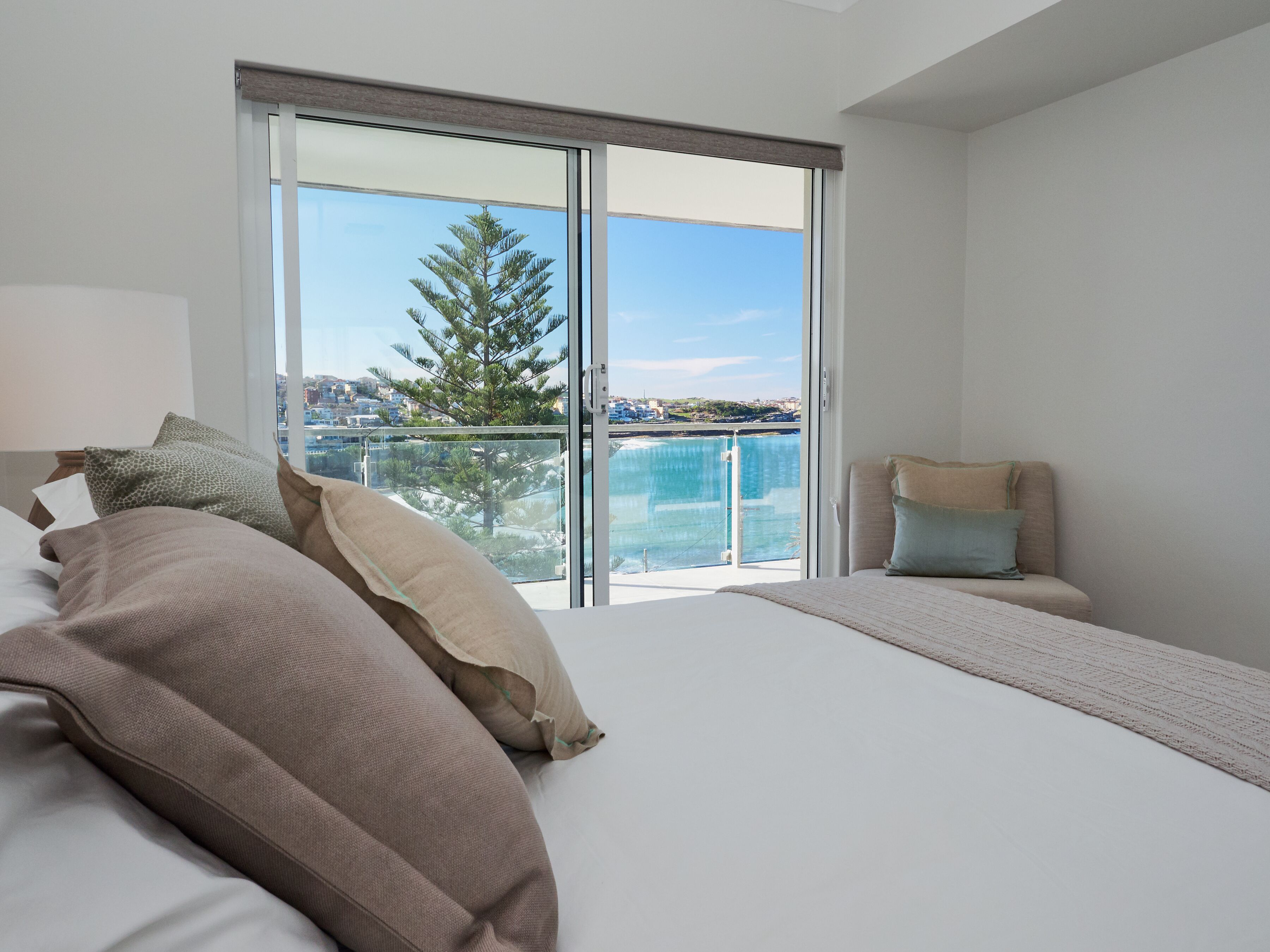 Ocean view apartment with a stroll to Bronte Beach — image 12