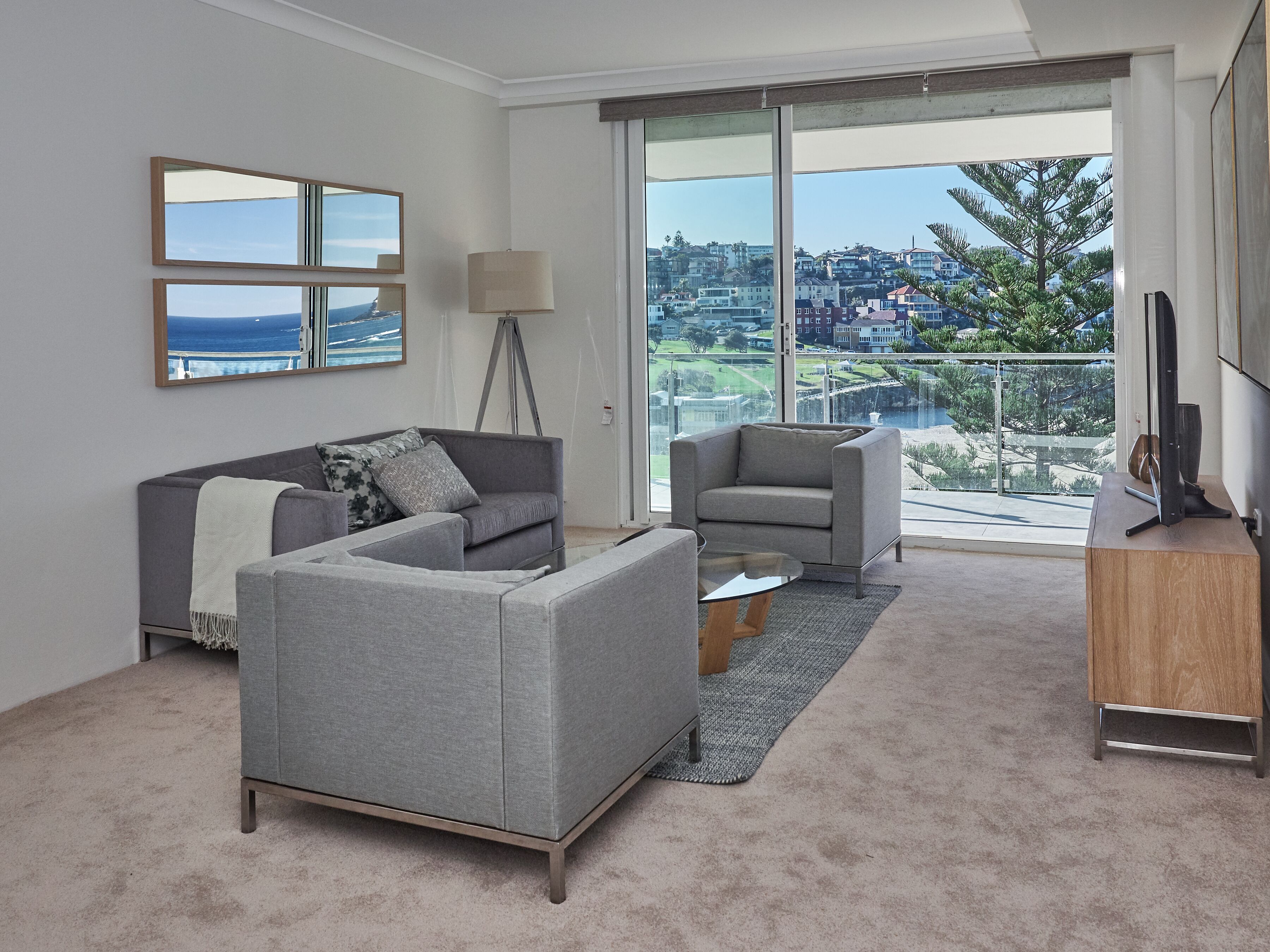 Ocean view apartment with a stroll to Bronte Beach — image 7