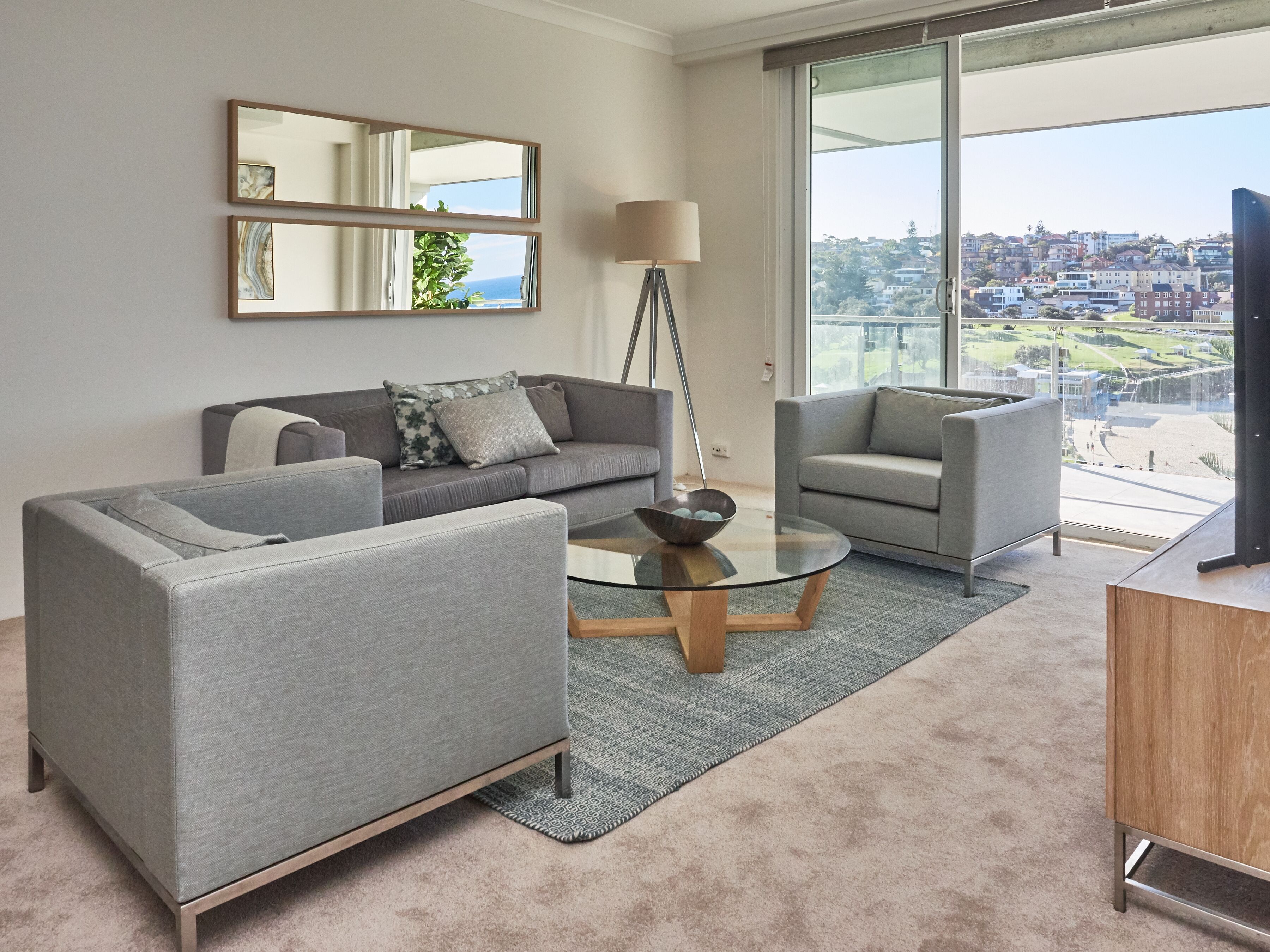 Ocean view apartment with a stroll to Bronte Beach — image 9