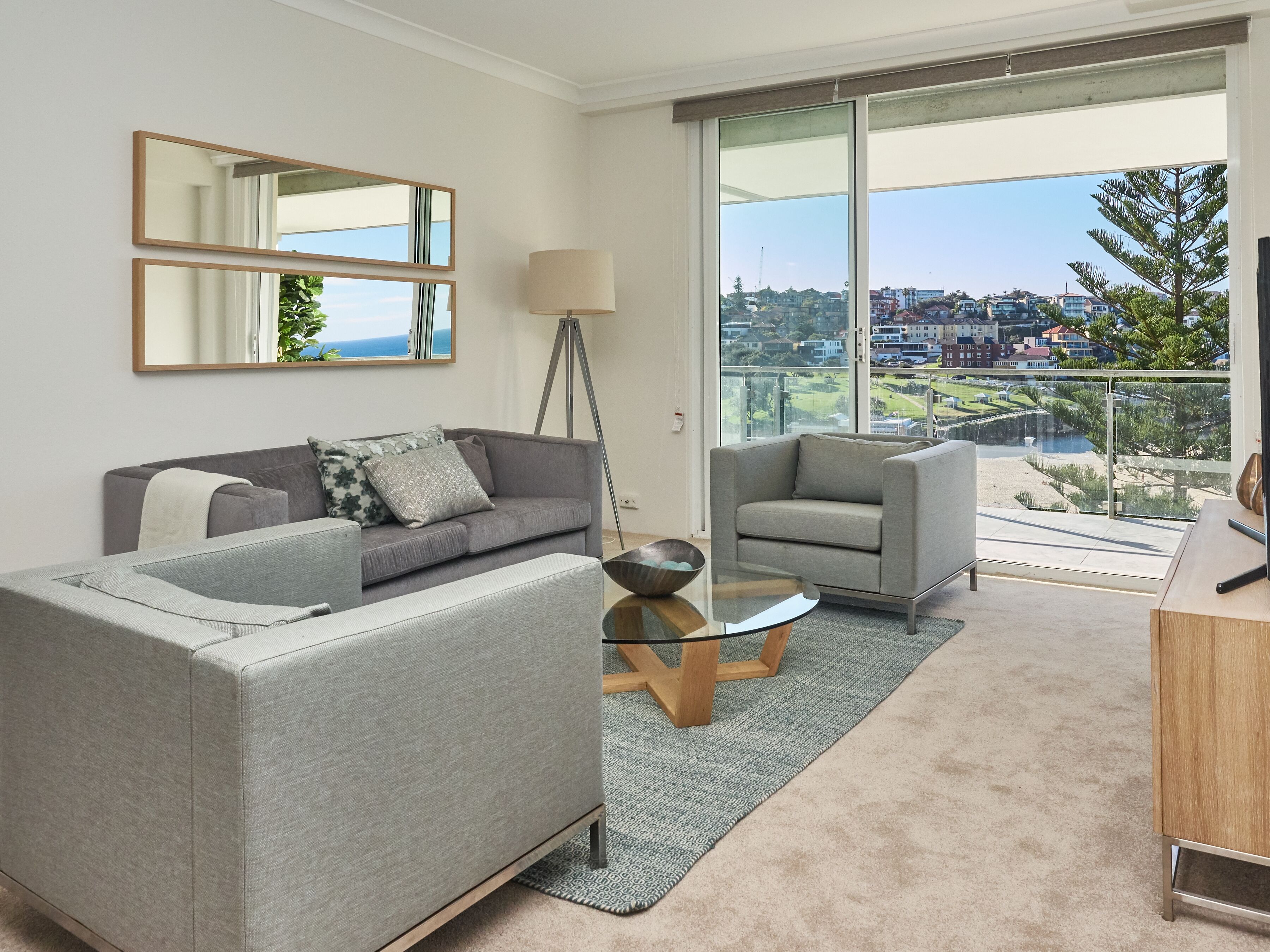 Ocean view apartment with a stroll to Bronte Beach — image 17